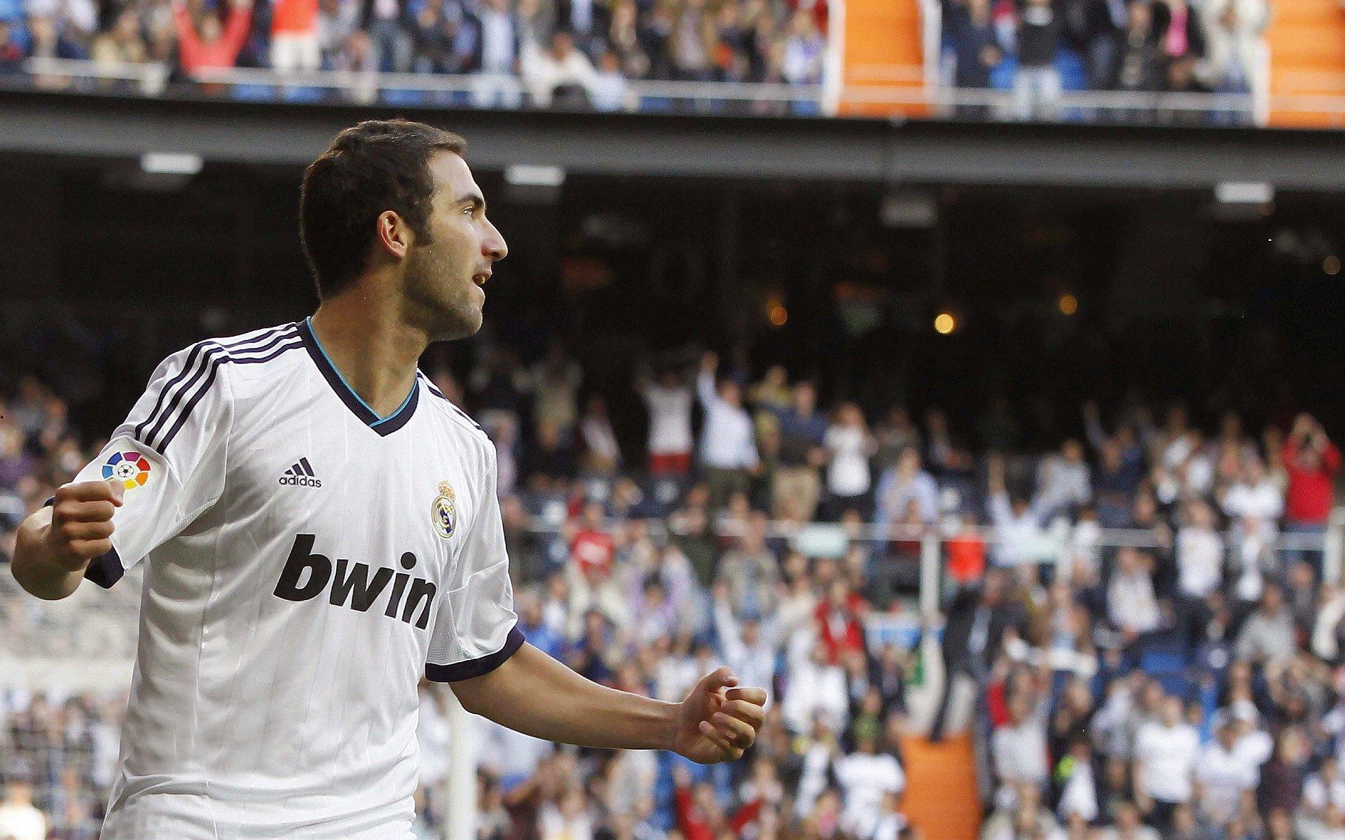 奥利塞2球3助攻独造5球闪耀全场，拜仁6-2大胜弗赖堡迎联赛三连胜